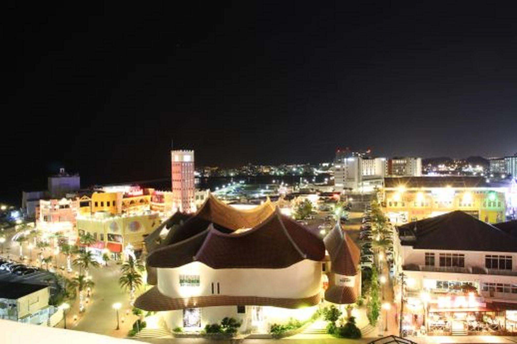 Condominium Hotel Monpa Chatan Exterior photo